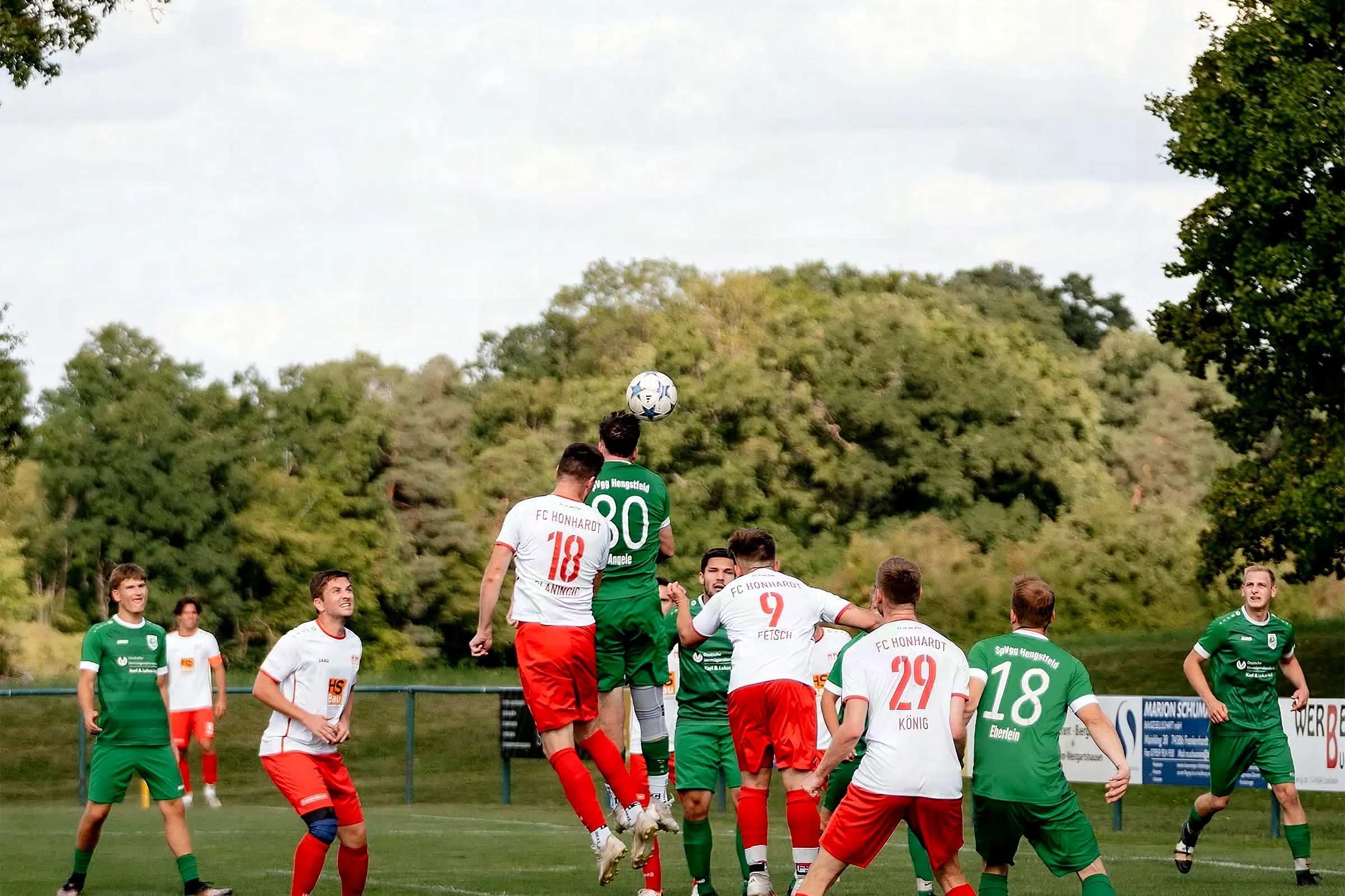 Kopfballduell im Spiel gegen die SpVgg Hengstfeld